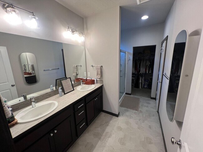 Foto del edificio - Spacious Open-Concept Single-Level Home