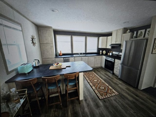 Foto del edificio - 128 Maple Dr