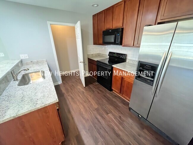 Building Photo - 3 bedrooms townhouse in University Park
