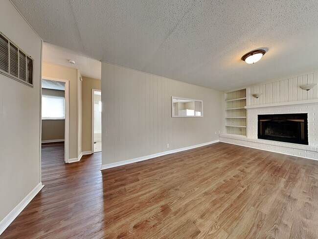 Building Photo - 3 bed 1 bath ranch!