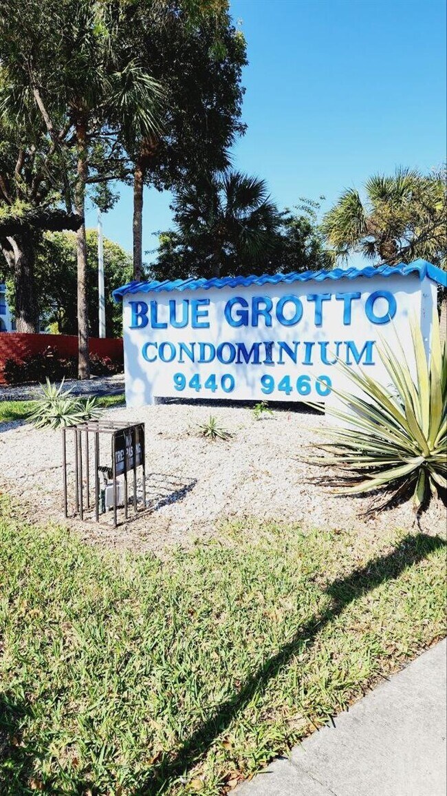 Building Photo - 9460 Fontainebleau Blvd