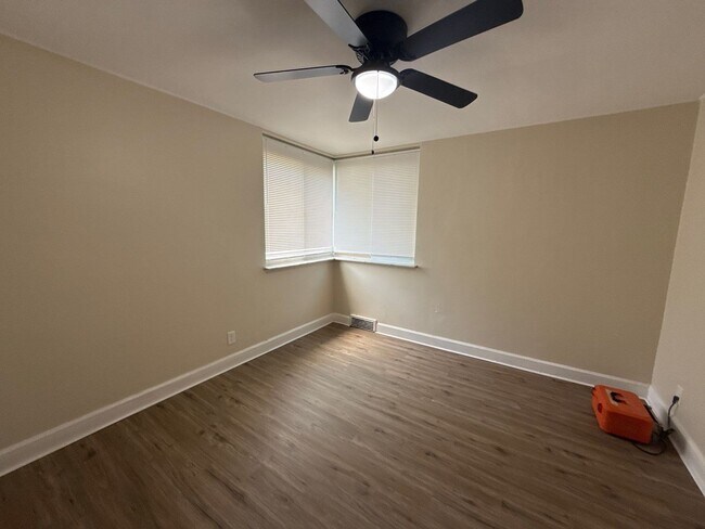 Foto del edificio - Renovated 3-Bedroom Home – We Welcome Sect...