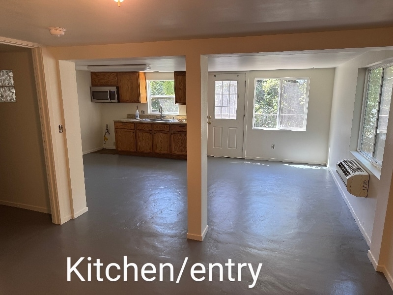 Primary Photo - 155 Circle Dr