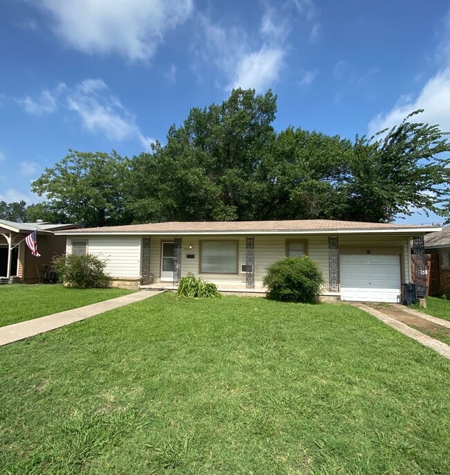 Building Photo - 2204 San Jose Dr