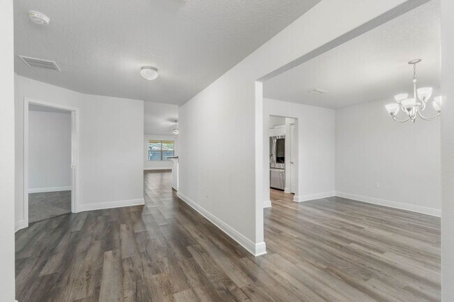 Building Photo - 5785 Dogwood Dr E