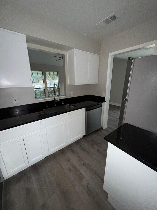 Foto del edificio - 211 Shrum Ct