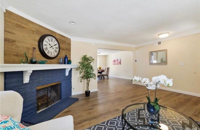 Specious livingroom - 6700 Platt Ave