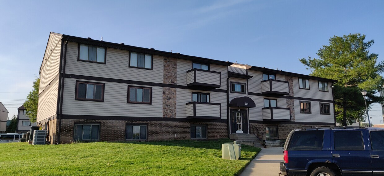 Primary Photo - 701 Heather Ridge Dr