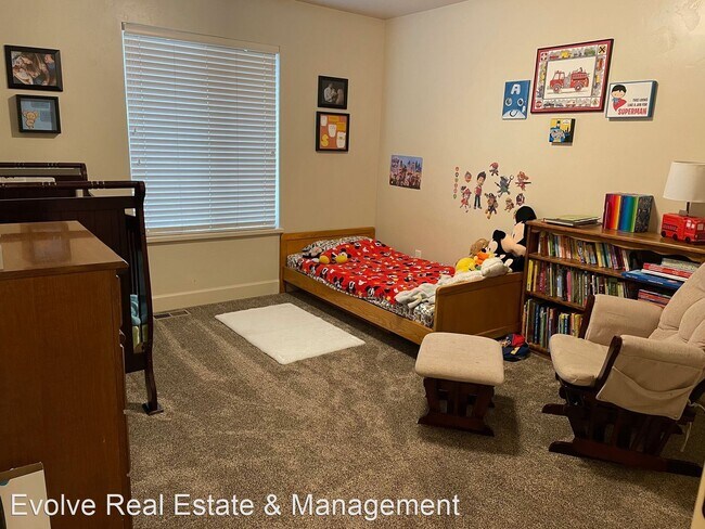 Building Photo - 3 br, 2.5 bath House - 314 E Windward CT