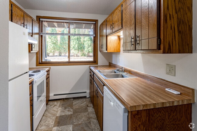 2BR, 1BA - 730SF - Kitchen - Anchor Pointe Apartments