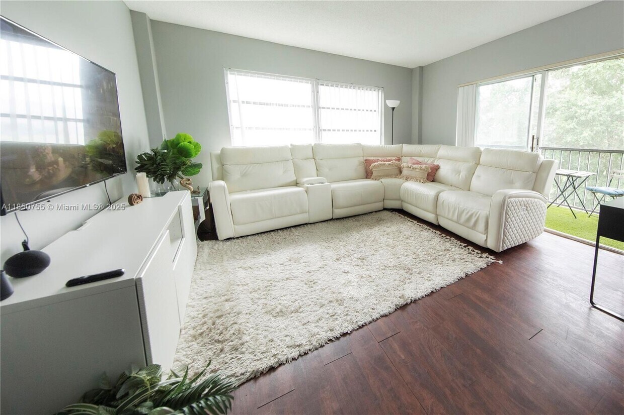 Foto principal - 4166 Inverrary Dr