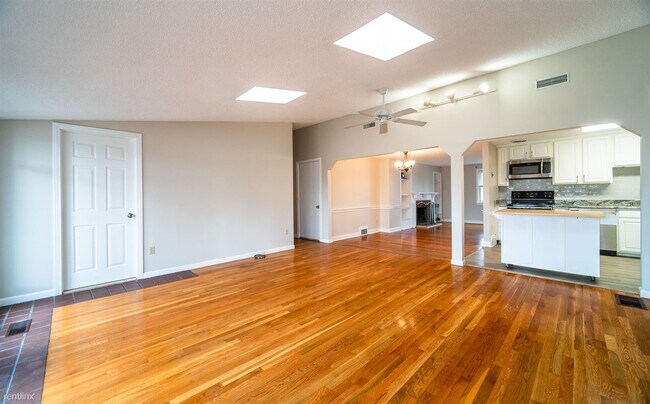 Building Photo - 3 br, 2 bath House - 95 Knollwood Rd