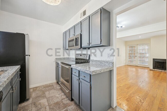 Building Photo - Charming 2-Story 2/1.5 Condo Ready for Mov...
