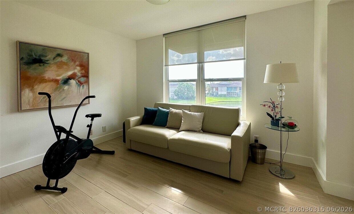 Foto del edificio - 7582 Regency Lake Dr