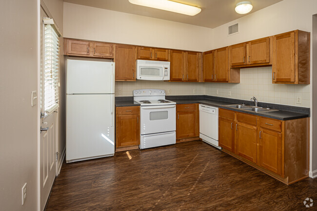 2BR, 1.5BA Townhouse - 904SF - Kitchen - Harmony Oaks Apartments