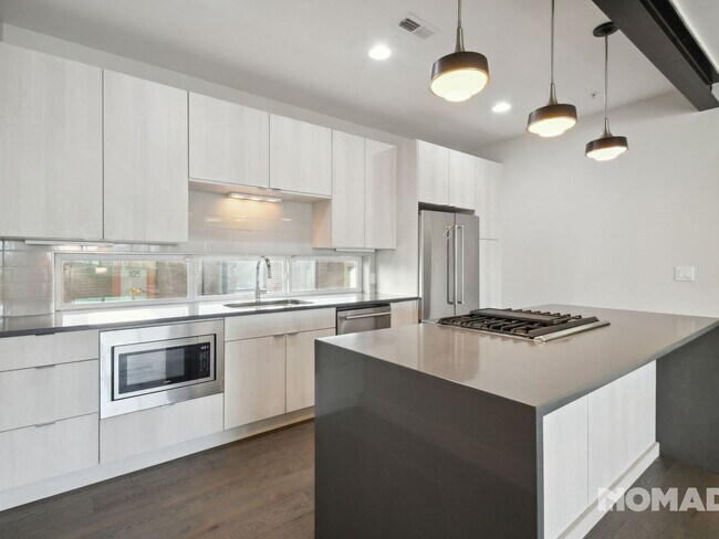 Foto del edificio - 3 Bedroom, 2.5 Bath Townhome in Sloans Lak...