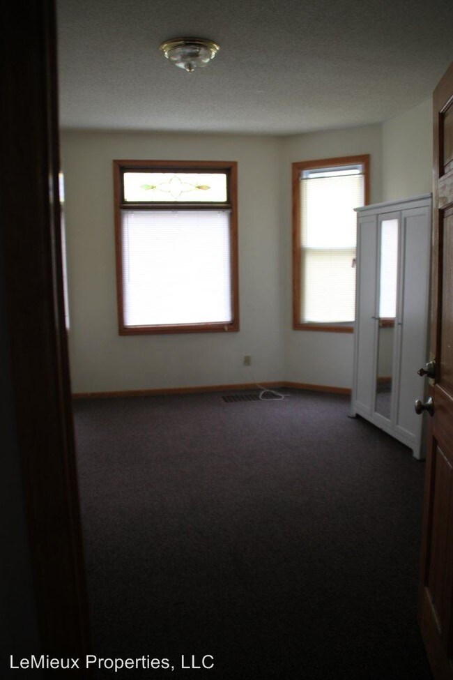 Building Photo - 9 br, 3 bath Room For Rent - 515 6th Avenue S