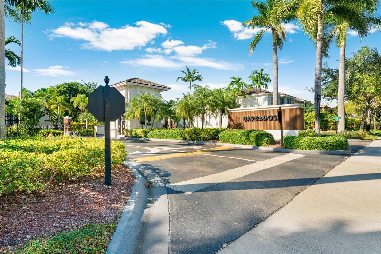 Foto principal - 11583 NW 69th Terrace