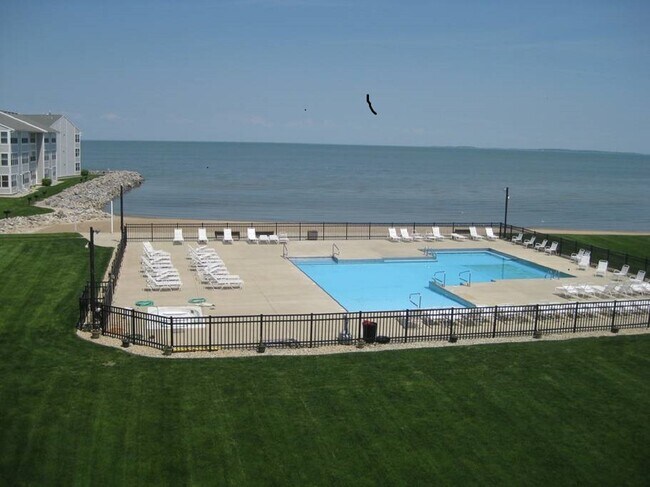 Foto del edificio - 212 W Lakeshore Dr