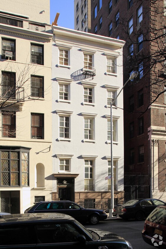 Building Photo - 69 Washington Pl