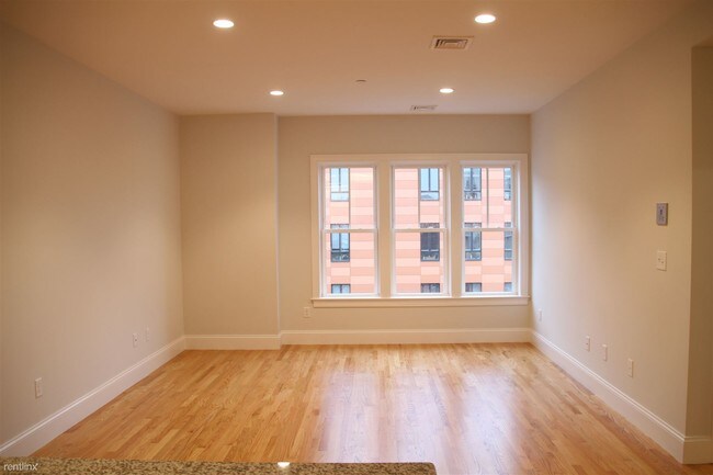 Foto del edificio - 387 W Broadway