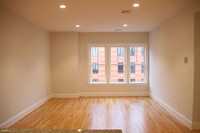 Building Photo - 387 W Broadway