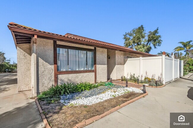 Foto del edificio - 7239 Balboa Blvd