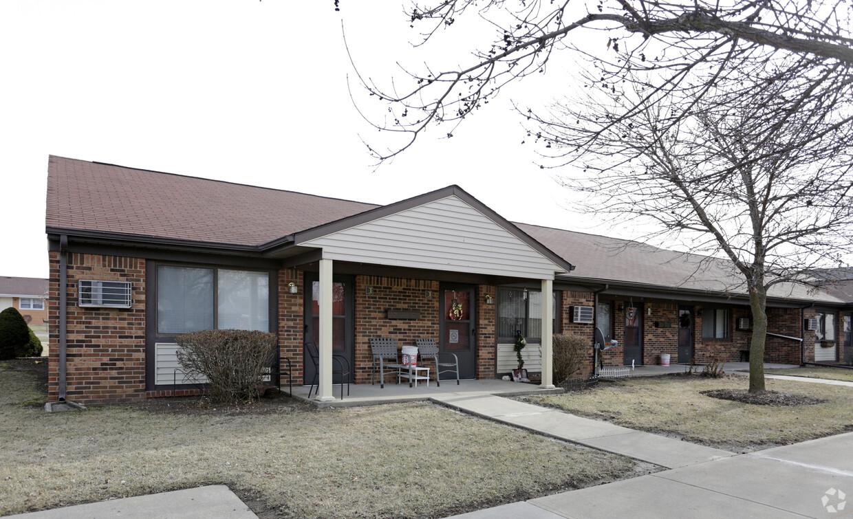 Primary Photo - Country Place Apartments - Ottawa