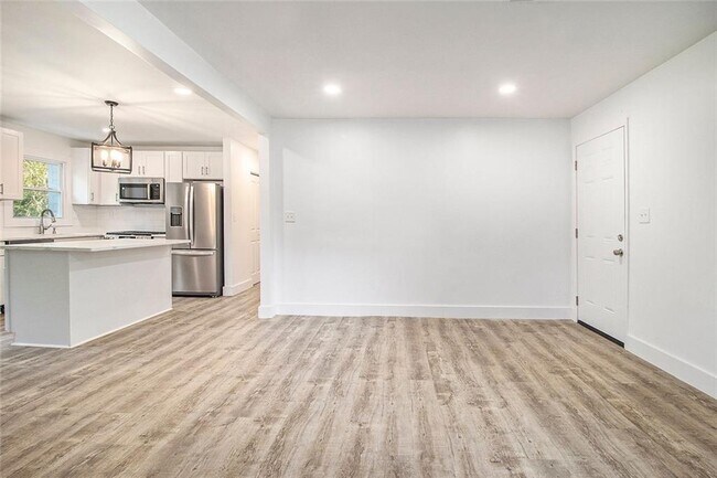 Building Photo - 1317 Redford Dr SE