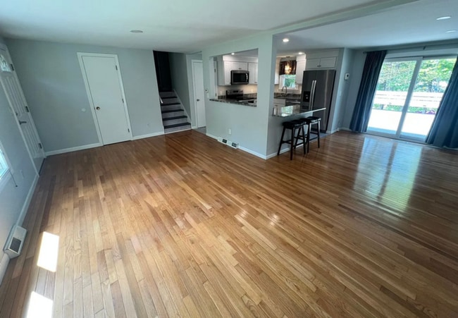 Photo - 257 Ellendale Cir House