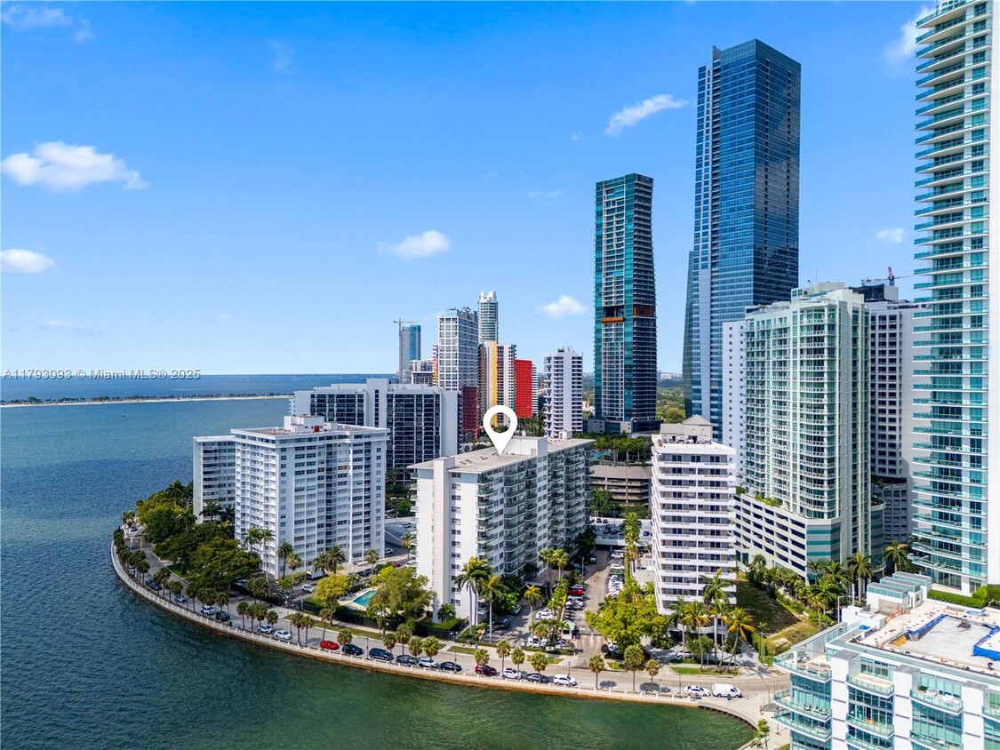Primary Photo - 1408 Brickell Bay Dr