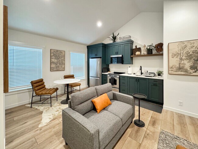 Foto del edificio - Modern Furnished 1-Bedroom Studio ADU in Prime Location