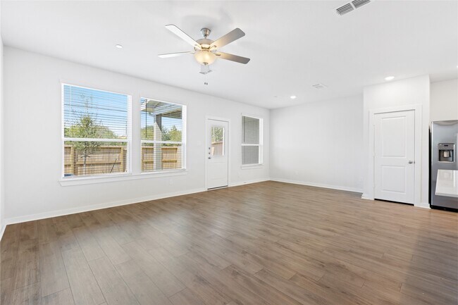 Building Photo - 3015 Dovedale St