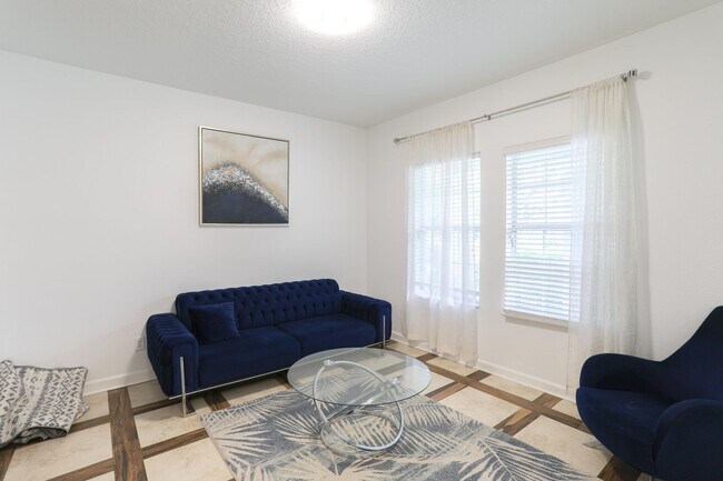 Building Photo - 2032 Solar Dr