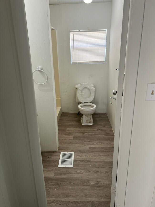 Foto del edificio - 2063 Laurel Ln