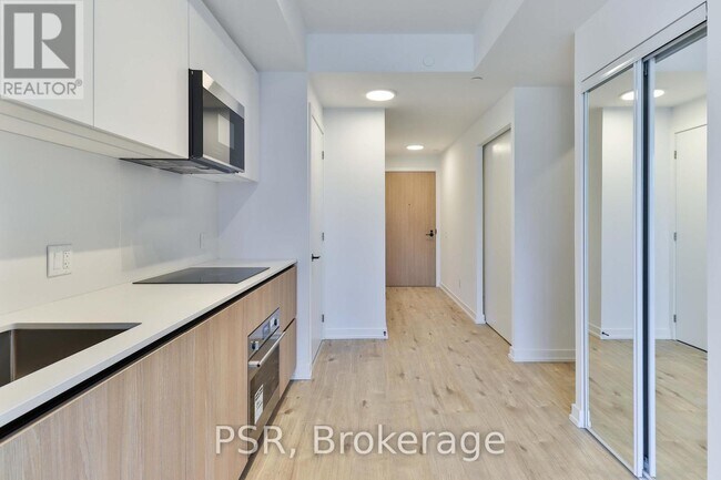 Building Photo - 35 Parliament St