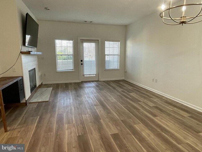 Building Photo - 1708 Lake Shore Crest Dr