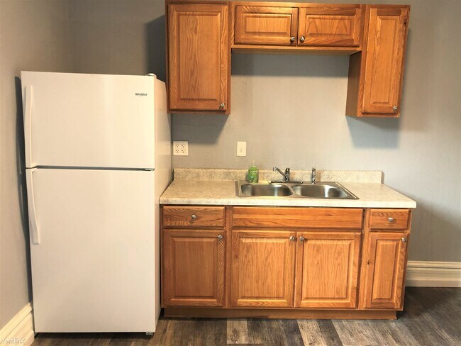 Building Photo - 3 br, 1 bath Duplex - 321 Locust St Unit 2