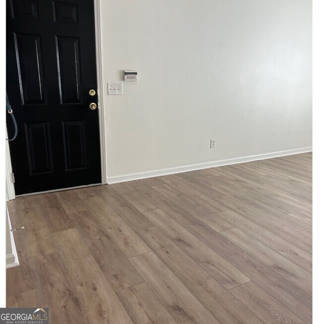 Foto del edificio - 10101 Waldrop Pl