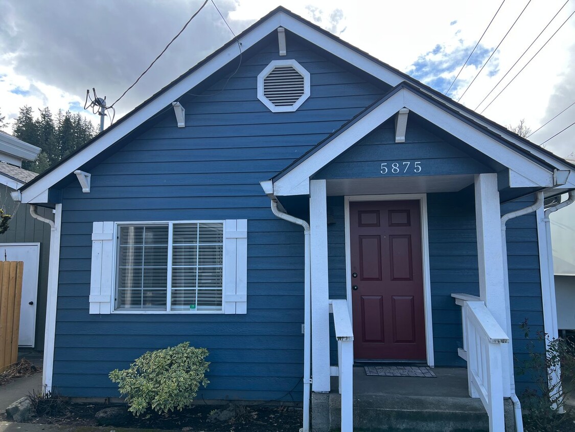 Primary Photo - Custom 3 bedroom 1 bathroom house in Thurs...