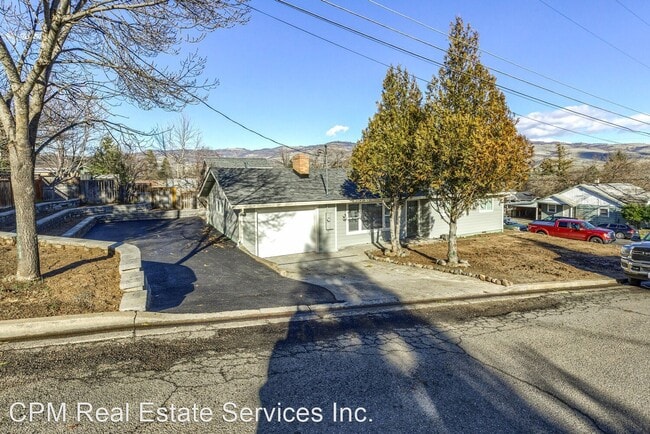 Building Photo - 3 br, 1 bath House - 323 Maple St.