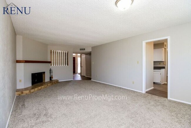 Foto del edificio - Available Now!