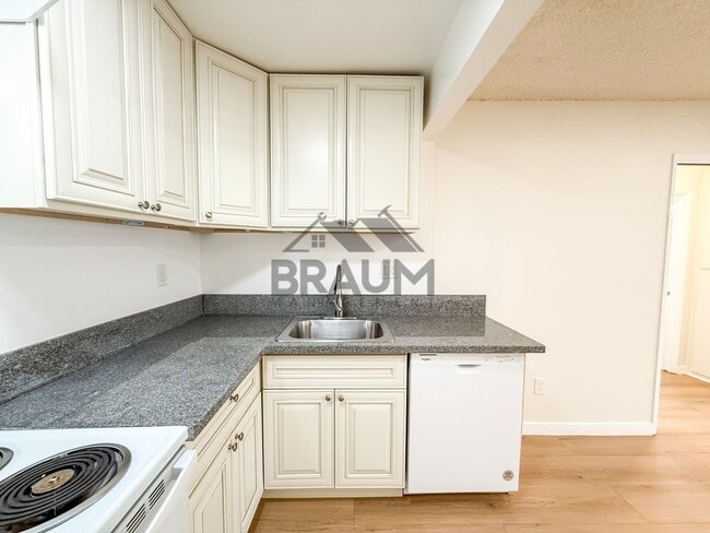 Foto del edificio - 5611 Fulcher Ave