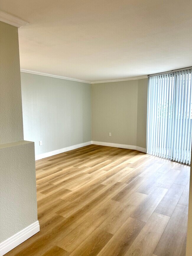 Living Area - 601 W 11th Ave Apartment