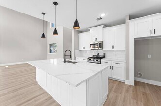 Building Photo - 20003 Venetto St