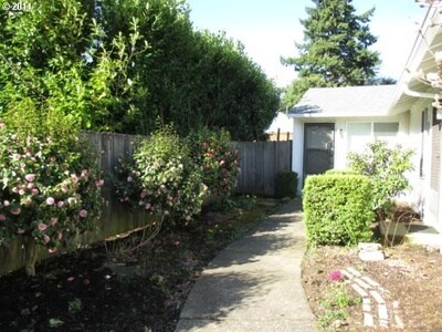 Front Yard - 4605 SE 35th Place (front)