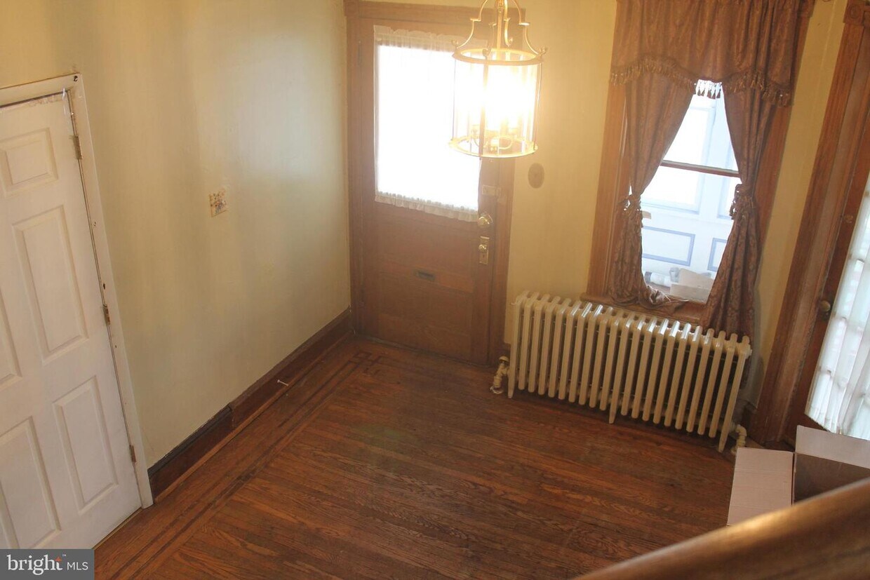 Primary Photo - 107 E Madison Ave