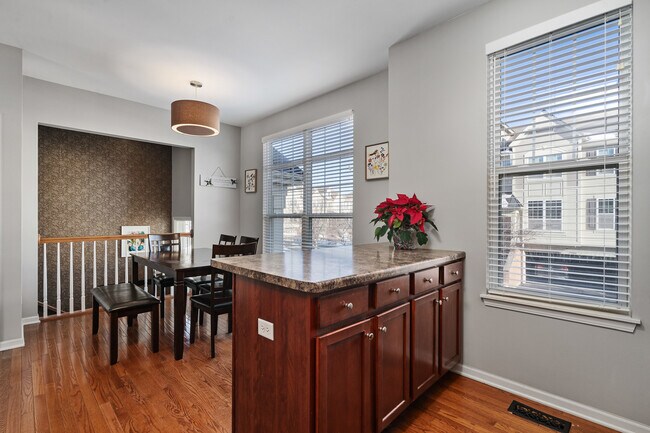 Foto del edificio - 3460 Bradbury Cir