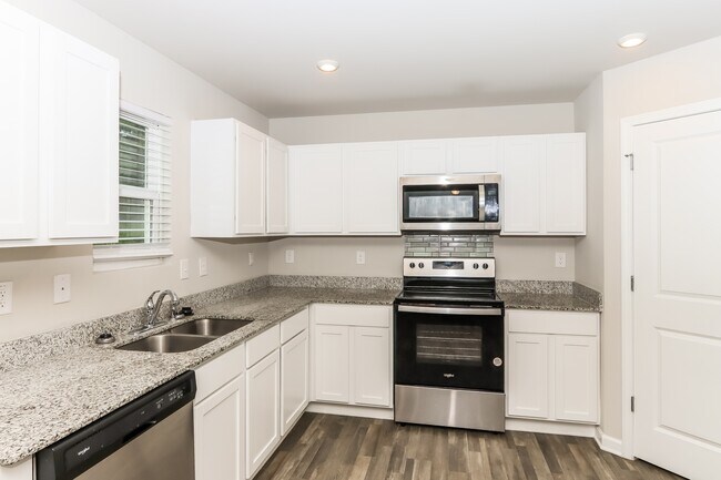 Building Photo - 1613 Pauli Dr