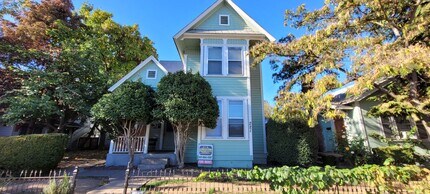 Building Photo - 221 N Holly St